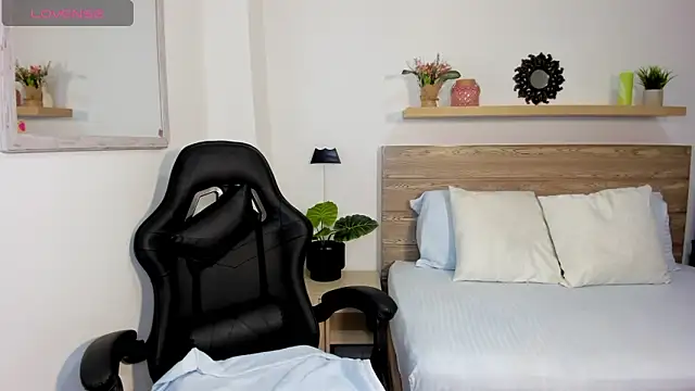 chaymae nah  online show from January 2025 12:47:01 PM