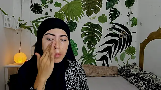 chaymae nah  online show from October 2025 12:32:01 AM