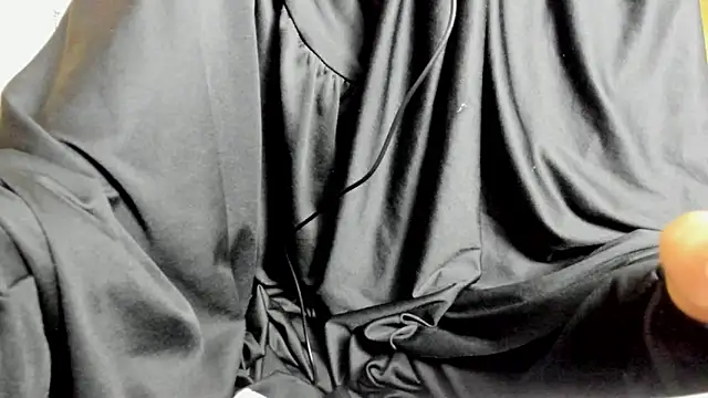 chaymae nah  online show from October 2025 06:46:01 AM