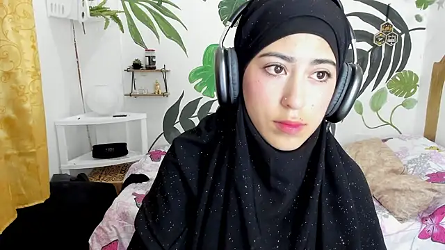 chaymae nah  online show from October 2025 11:12:02 PM