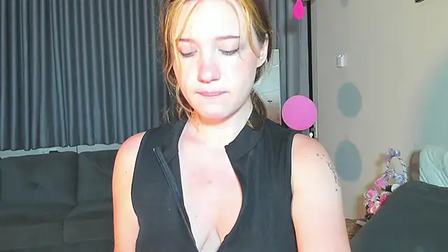 HanahCute online show from March 2025 09:24:02 PM