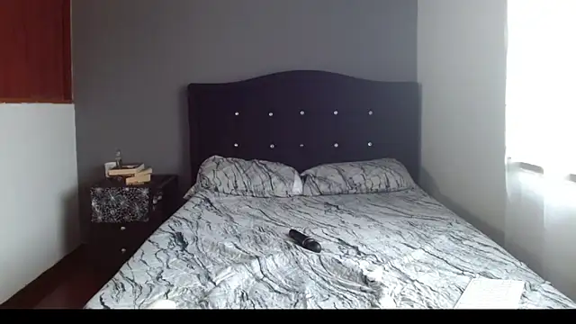 Emilia 1995 online show from December 2025 08:05:02 PM