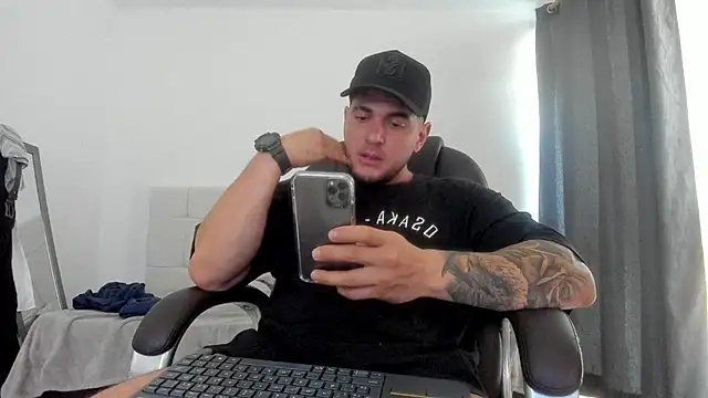 Snapshot of Teilor_Creed chatting on October 2025 07:03:01 PM Teilor Creed online show from October 2025 07:03:01 PM