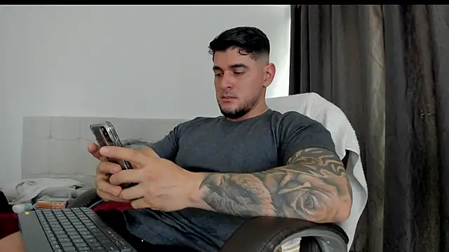 Snapshot of Teilor_Creed chatting on November 2025 07:24:01 PM Teilor Creed online show from November 2025 07:24:01 PM