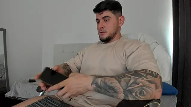 Snapshot of Teilor_Creed chatting on November 2025 07:37:02 PM Teilor Creed online show from November 2025 07:37:02 PM