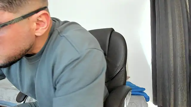 Snapshot of Teilor_Creed chatting on November 2025 06:22:02 PM Teilor Creed online show from November 2025 06:22:02 PM