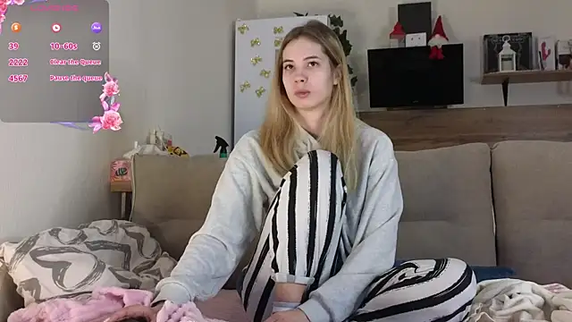 Girl alone home online show from February 2025 01:43:01 AM