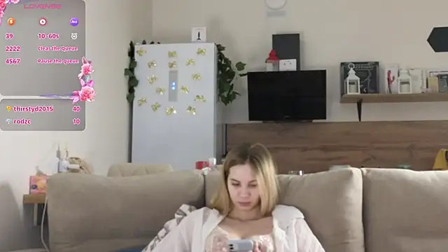 Girl alone home online show from February 2025 04:42:02 AM