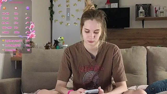 Girl alone home online show from February 2025 06:24:02 PM