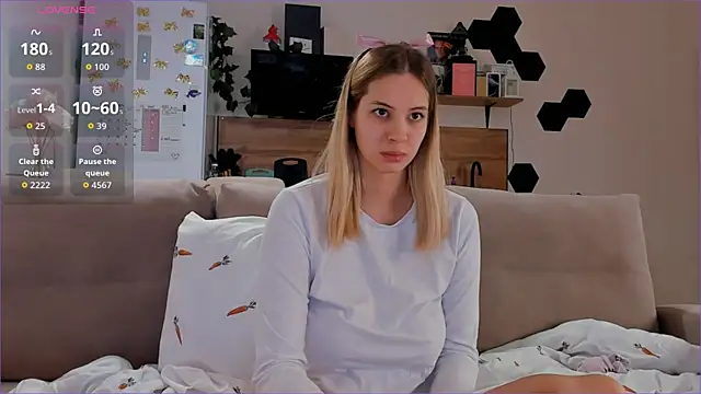 Girl alone home online show from November 2025 03:57:01 PM