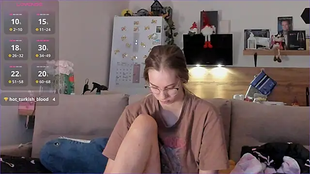 Girl alone home online show from January 2026 01:31:02 AM