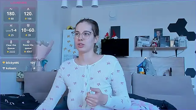 Girl alone home online show from March 2026 08:26:33 AM