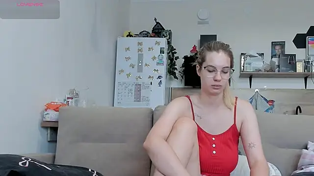 Snapshot of Girl_alone_home chatting on June 2026 03:40:02 AM Girl alone home online show from June 2026 03:40:02 AM