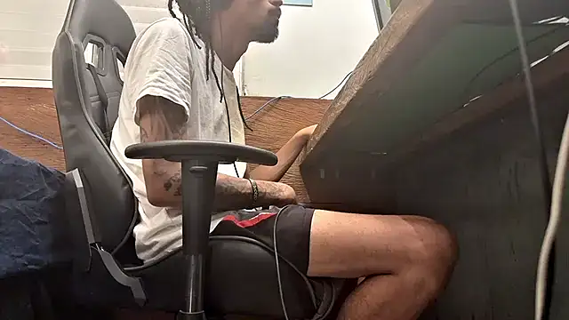 Snapshot of hotcamboy420 chatting on February 2025 05:32:01 AM hotcamboy420 online show from February 2025 05:32:01 AM