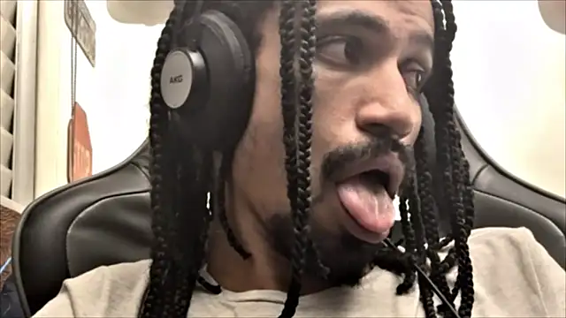 Snapshot of hotcamboy420 chatting on February 2025 06:17:02 AM hotcamboy420 online show from February 2025 06:17:02 AM