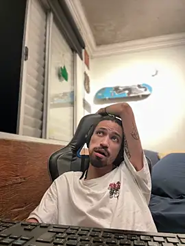 Snapshot of hotcamboy420 chatting on February 2025 04:54:01 AM hotcamboy420 online show from February 2025 04:54:01 AM