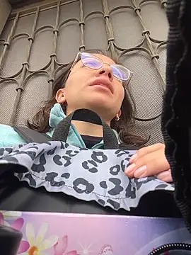 karlamorris  online show from April 2026 01:11:01 PM