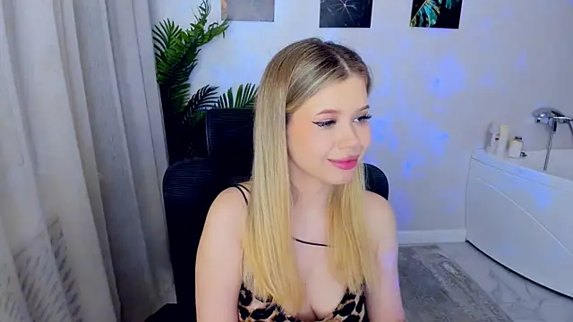 Snapshot of FollowLovee chatting on November 2025 07:54:01 PM FollowLovee online show from November 2025 07:54:01 PM