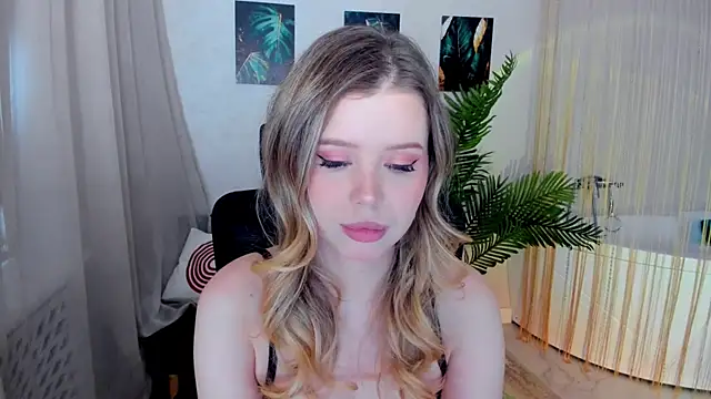 FollowLovee online show from April 2026 04:28:01 AM