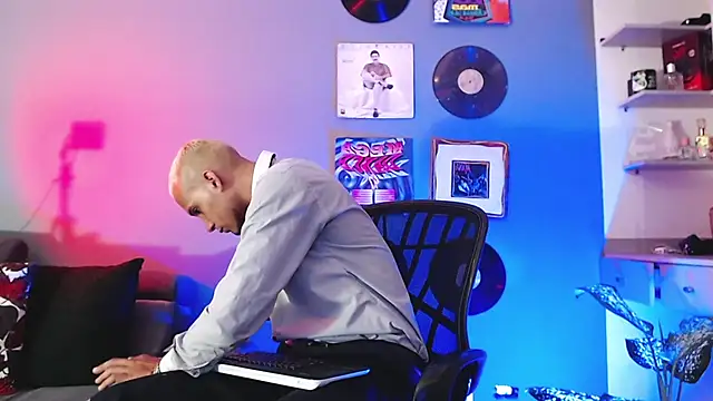 MagnusFrost online show from January 2025 06:56:01 AM