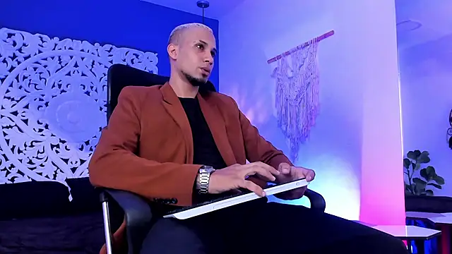 MagnusFrost online show from January 2025 07:29:02 PM