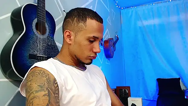 MagnusFrost online show from February 2025 07:59:02 PM