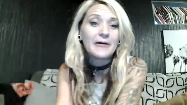 Snapshot of Candalicious chatting on November 2025 11:38:01 PM Candalicious online show from November 2025 11:38:01 PM