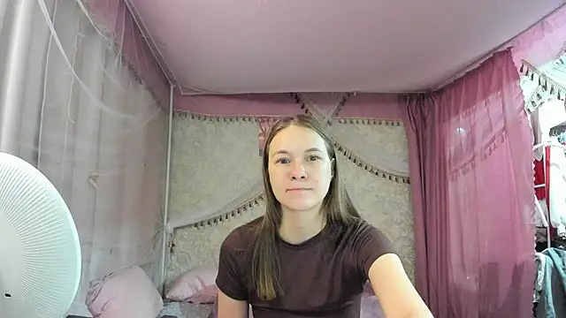 leila bambi  online show from April 2026 05:54:01 PM