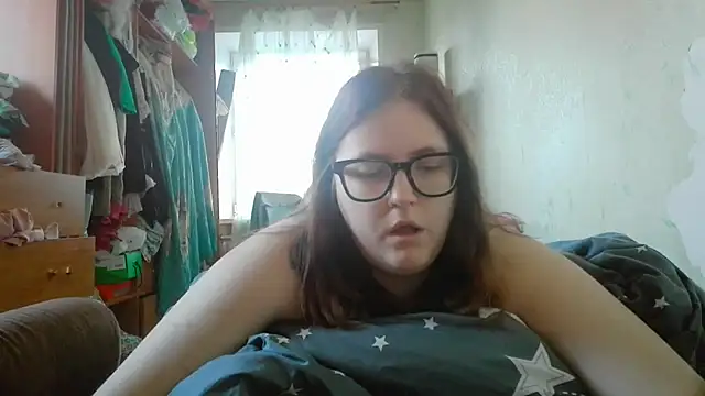 Snapshot of DesireMelissa chatting on April 2026 04:05:02 AM DesireMelissa online show from April 2026 04:05:02 AM
