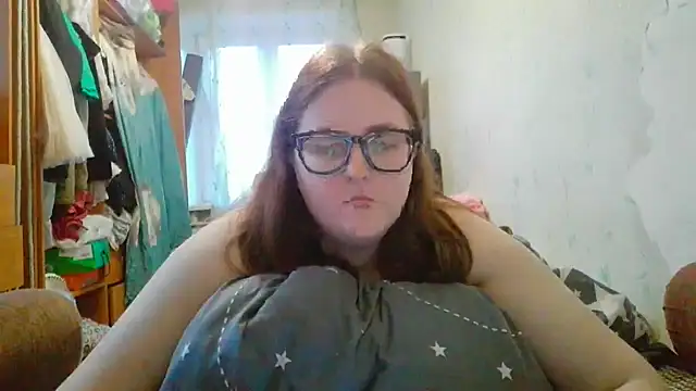 Snapshot of DesireMelissa chatting on April 2026 04:22:02 PM DesireMelissa online show from April 2026 04:22:02 PM