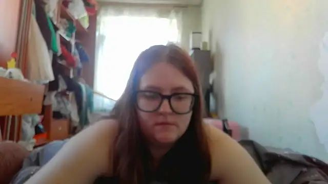 Snapshot of DesireMelissa chatting on May 2026 06:10:01 AM DesireMelissa online show from May 2026 06:10:01 AM
