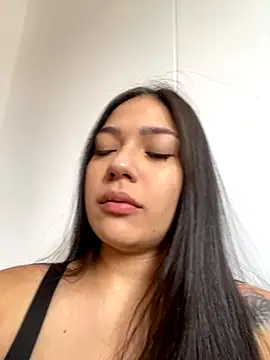 Latina vanessa online show from October 2025 07:59:01 PM