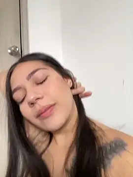 Latina vanessa online show from November 2025 03:30:02 PM