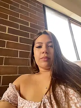 Snapshot of Latina_vanessa chatting on June 2026 07:17:01 PM Latina vanessa online show from June 2026 07:17:01 PM