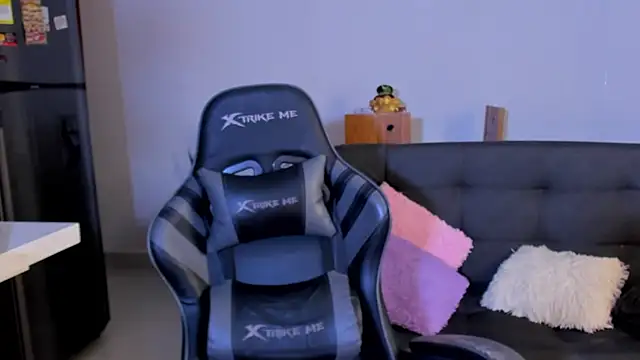 Amypond   online show from April 2026 04:51:01 PM