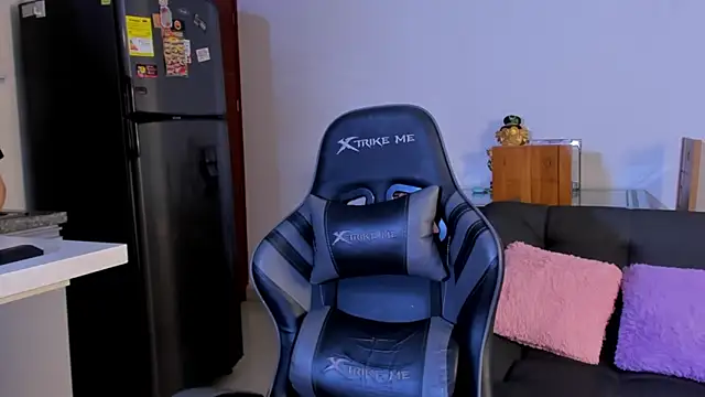 Amypond   online show from April 2026 07:29:01 PM