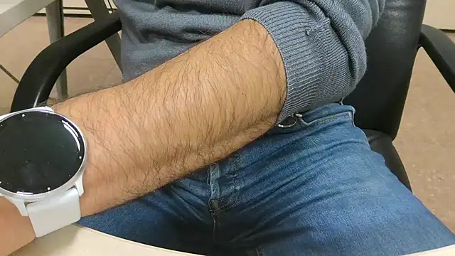 alessandroman2114 online show from November 2025 05:34:02 PM