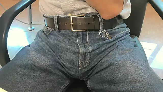 alessandroman2114 online show from April 2026 04:30:02 PM