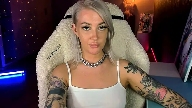 Snapshot of tykioty_Miley chatting on June 2026 03:33:01 PM tykioty Miley online show from June 2026 03:33:01 PM