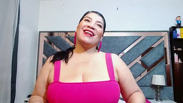 Snapshot of KarlaTesg chatting on November 2025 10:25:01 AM KarlaTesg online show from November 2025 10:25:01 AM