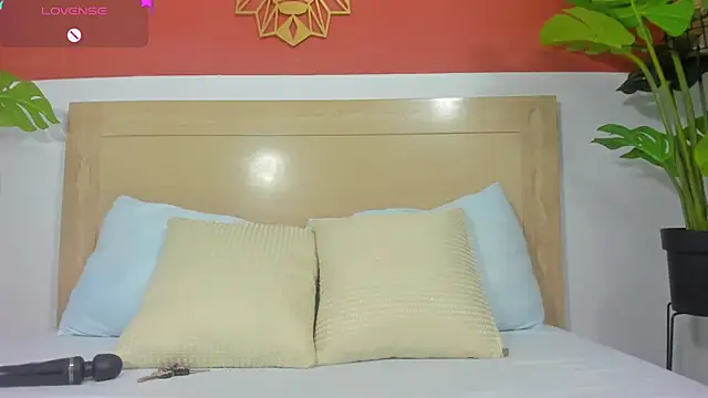 Snapshot of lili_cardenas_ chatting on April 2026 02:34:01 AM lili cardenas online show from April 2026 02:34:01 AM