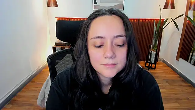 Snapshot of KatherineBond chatting on February 2026 07:50:02 PM KatherineBond online show from February 2026 07:50:02 PM