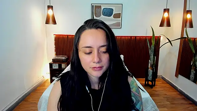 Snapshot of KatherineBond chatting on February 2026 06:15:01 PM KatherineBond online show from February 2026 06:15:01 PM