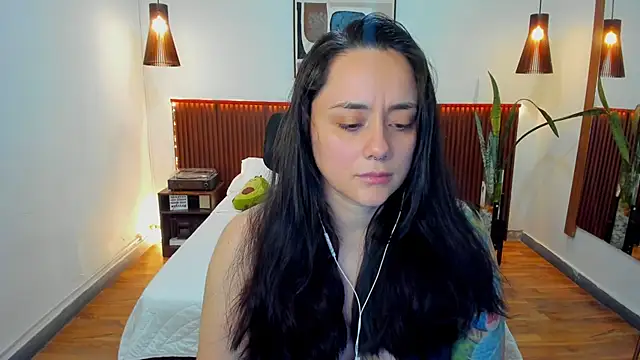 Snapshot of KatherineBond chatting on February 2026 07:10:01 PM KatherineBond online show from February 2026 07:10:01 PM