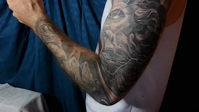 Snapshot of Kenner_fox77 chatting on December 2024 11:22:01 PM Kenner fox77 online show from December 2024 11:22:01 PM