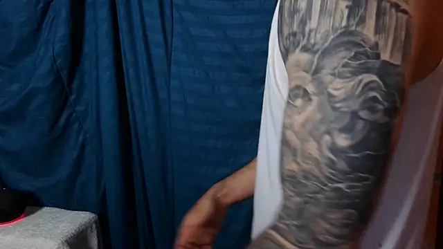 Snapshot of Kenner_fox77 chatting on December 2024 01:29:02 AM Kenner fox77 online show from December 2024 01:29:02 AM