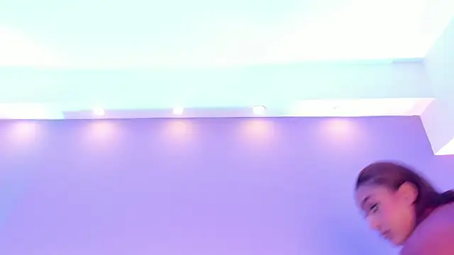 Adelehottman online show from March 2026 04:07:02 PM