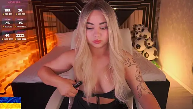 SusieWood online show from July 2026 08:04:01 PM
