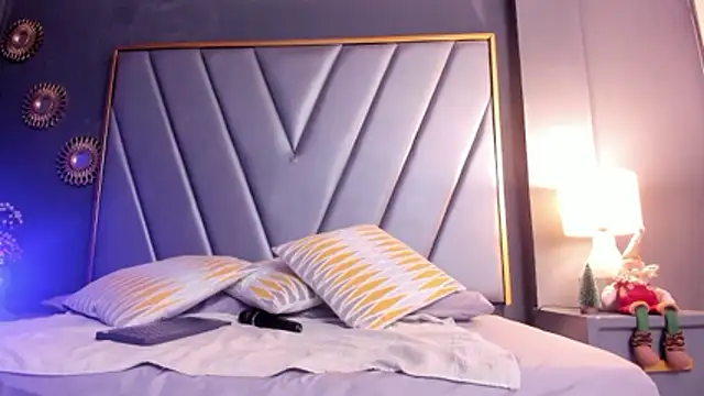 BrendaAdams  online show from December 2025 10:43:01 AM