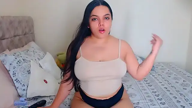 Snapshot of Sara-04 chatting on October 2025 11:24:02 PM Sara-04 online show from October 2025 11:24:02 PM